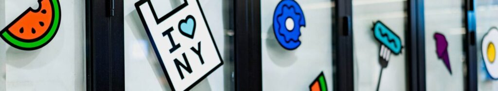 מדריך לבחירת מדבקות ממותגות מותאמות אישית לעסק שלך - ארמון רמה